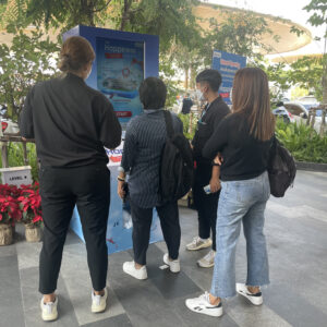 บริการจำหน่ายและเช่า INTERACTIVE GAME & VENDING MACHINE KIOSK + บริการผลิตและเช่าระบบ Interactive Game & Vending Machine Kiosk สร้างกิจกรรมให้บูธคุณดูทันสมัย น่าสนใจ ด้วยเทคโนโลยีและนวัตกรรมที่จะสร้างรอยยิ้มให้กับผู้ร่วมสนุกและประสบการณ์ดีๆให้ความรู้เป็นที่น่าจดจำต่อแบรนด์สินค้าและบริการของคุณ โดยเรามีเกมสำเร็จรูป เพื่อลดระยะเวลาในการผลิตและพัฒนาระบบ รวมถึงประหยัดงบประมาณในการจัดงานและระบบ Interactive ของเรา มีฟังก์ชัน ดังนี้ เล่นง่ายด้วยระบบจอสัมผัส 40 นิ้ว มาพร้อมกับระบบแจกของรางวัลอัตโนมัติผ่านการร่วมสนุกกับเกม ทำให้บูธดูทันสมัยสร้างความน่าสนใจ และดึงดูดคนเข้ามารับชมบูธและร่วมกินกรรมมากยิ่งขึ้น ทนทาน แข็งแรง เหมาะกับที่จัดทั้งในและนอกอาคาร ดูทันสมัย เรียบหรู เหมาะกับงานเป็นทางการ ประหยัดงบในการทำกิจกรรมสำหรับบูธและอีเวนต์ ด้วยระบบเกมที่เราสร้างไว้เพื่อรองรับงานของคุณ ระบบ Interactive Game สำเร็จรูปให้เลือกใช้งาน โดยเปลี่ยนภาพกราฟิกตามสินค้า แบรนด์ และรูปแบบงานของลูกค้าได้ สามารถปรับเปลี่ยนกราฟิกเพื่อให้เข้ากับงานของคุณ ประหยัดระยะเวลาในการพัมนาระบบเกมสำหรับงานอีเวนต์นั้นๆ เก็บข้อมูลผู้เล่นเพื่อนำไปวิเคราะห์และใช้งานข้อมูล เช่น ชื่อ เบอร์ติดต่อ อีเมล ได้ เคลื่อนย้าย ติดตั้ง สะดวก Optional สามารถติดสติ๊กเกอร์ Inkjet เพื่อให้สอดคล้องกับธีมงานของลูกค้าได้
