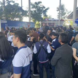 บริการจำหน่ายและเช่า INTERACTIVE GAME & VENDING MACHINE KIOSK + บริการผลิตและเช่าระบบ Interactive Game & Vending Machine Kiosk สร้างกิจกรรมให้บูธคุณดูทันสมัย น่าสนใจ ด้วยเทคโนโลยีและนวัตกรรมที่จะสร้างรอยยิ้มให้กับผู้ร่วมสนุกและประสบการณ์ดีๆให้ความรู้เป็นที่น่าจดจำต่อแบรนด์สินค้าและบริการของคุณ โดยเรามีเกมสำเร็จรูป เพื่อลดระยะเวลาในการผลิตและพัฒนาระบบ รวมถึงประหยัดงบประมาณในการจัดงานและระบบ Interactive ของเรา มีฟังก์ชัน ดังนี้ เล่นง่ายด้วยระบบจอสัมผัส 40 นิ้ว มาพร้อมกับระบบแจกของรางวัลอัตโนมัติผ่านการร่วมสนุกกับเกม ทำให้บูธดูทันสมัยสร้างความน่าสนใจ และดึงดูดคนเข้ามารับชมบูธและร่วมกินกรรมมากยิ่งขึ้น ทนทาน แข็งแรง เหมาะกับที่จัดทั้งในและนอกอาคาร ดูทันสมัย เรียบหรู เหมาะกับงานเป็นทางการ ประหยัดงบในการทำกิจกรรมสำหรับบูธและอีเวนต์ ด้วยระบบเกมที่เราสร้างไว้เพื่อรองรับงานของคุณ ระบบ Interactive Game สำเร็จรูปให้เลือกใช้งาน โดยเปลี่ยนภาพกราฟิกตามสินค้า แบรนด์ และรูปแบบงานของลูกค้าได้ สามารถปรับเปลี่ยนกราฟิกเพื่อให้เข้ากับงานของคุณ ประหยัดระยะเวลาในการพัมนาระบบเกมสำหรับงานอีเวนต์นั้นๆ เก็บข้อมูลผู้เล่นเพื่อนำไปวิเคราะห์และใช้งานข้อมูล เช่น ชื่อ เบอร์ติดต่อ อีเมล ได้ เคลื่อนย้าย ติดตั้ง สะดวก Optional สามารถติดสติ๊กเกอร์ Inkjet เพื่อให้สอดคล้องกับธีมงานของลูกค้าได้